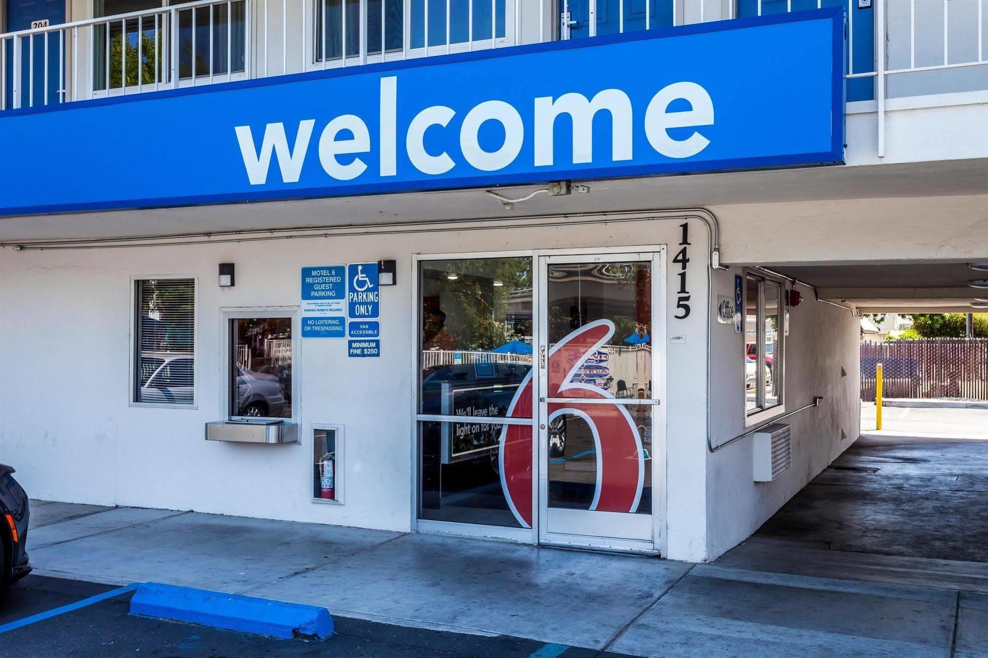 Motel 6 Sacramento, Ca - Downtown Екстериор снимка
