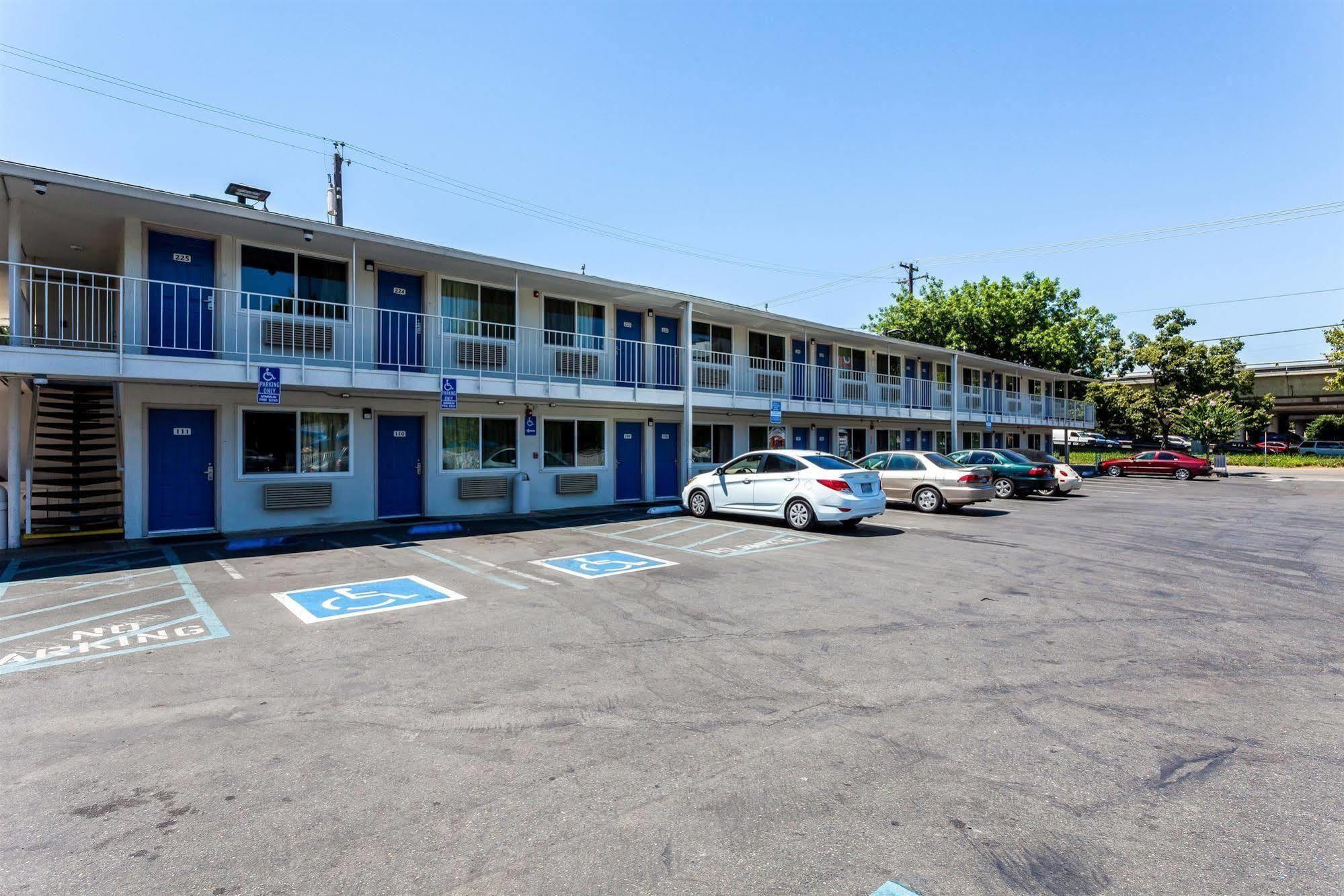 Motel 6 Sacramento, Ca - Downtown Екстериор снимка