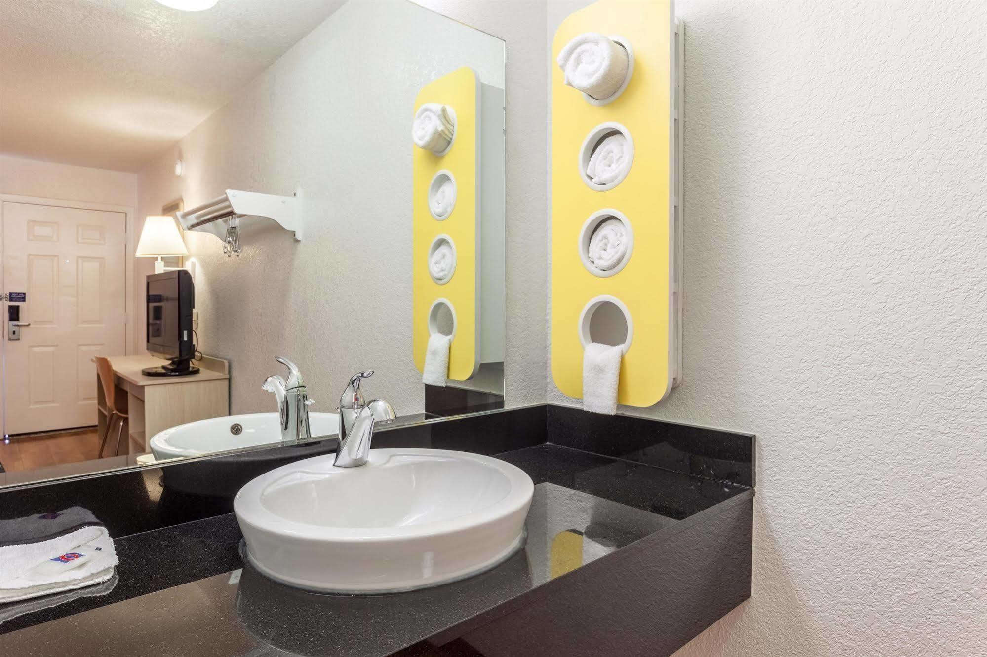 Motel 6 Sacramento, Ca - Downtown Екстериор снимка